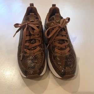 Micheal kors snake skin tennis shoes